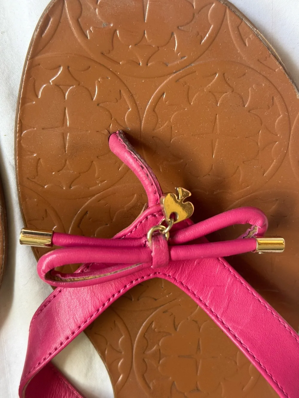 kate spade Hot Pink Bow Thong Sandals Size 7.5 Coastal Preppy Resortwear Bright - Picture 3 of 6